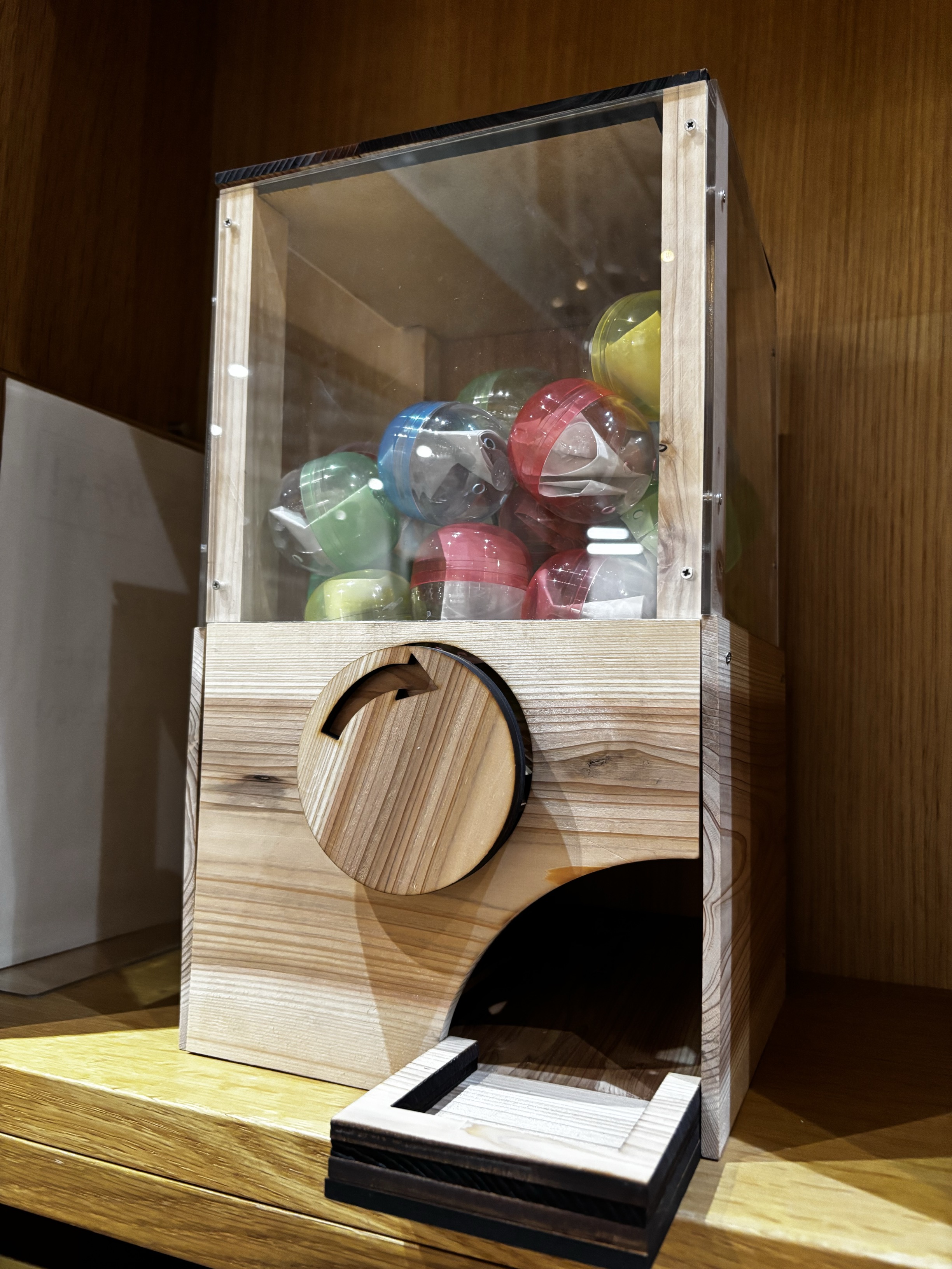 木製ガチャ写真